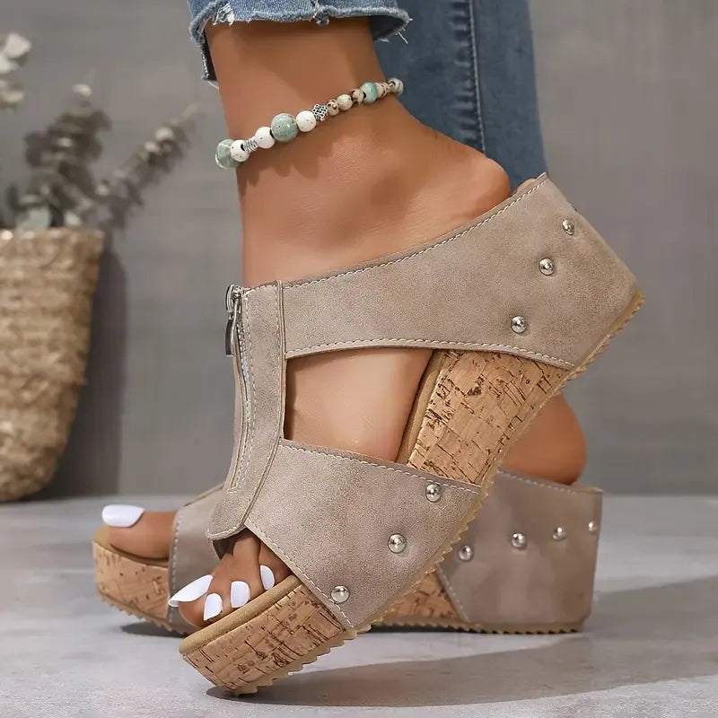 🔥Hot Sale🔥Women's Fashion Rivet Wedge Fish Mouth Thick Bottom Sandals
